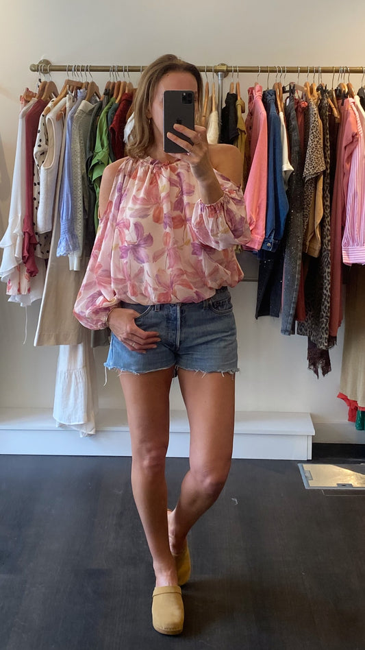 blouse fleurie épaules dénudées