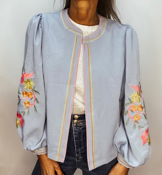 Veste avec manches brodées