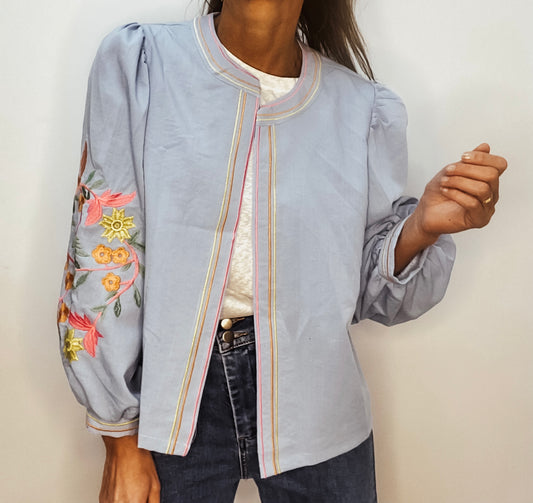Veste avec manches brodées