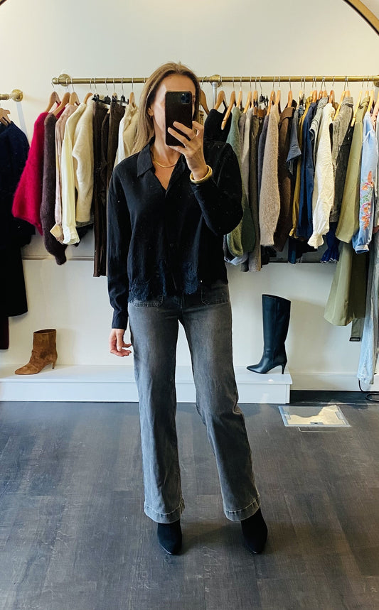 Chemise noire avec dentelle en bas