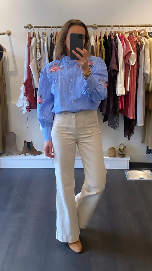 Chemise bleue brodée