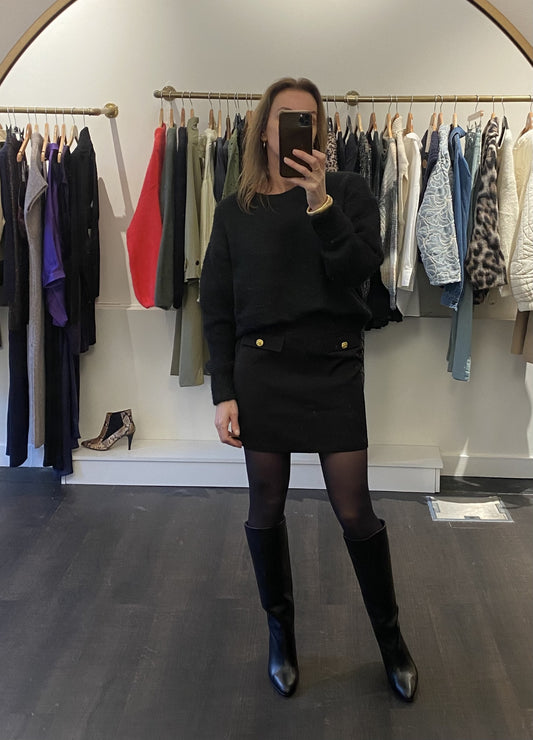 Jupe courte noire avec boutons dorés