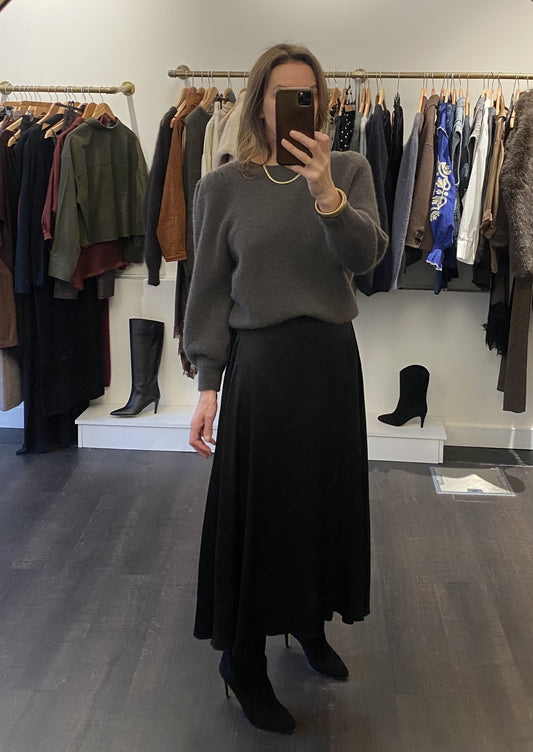 Longue jupe soyeuse noire