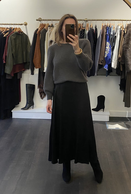 Longue jupe soyeuse noire