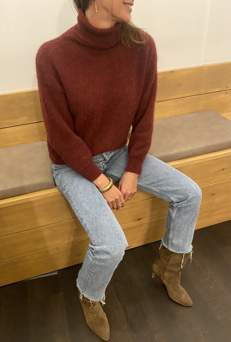 Pull col roulé bordeaux en laine