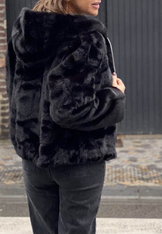 Manteau en fausse fourrure à capuche