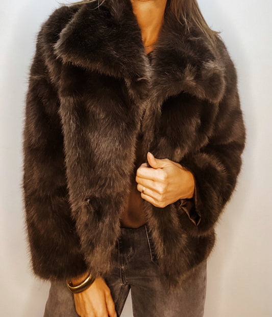 veste en fausse fourrure marron